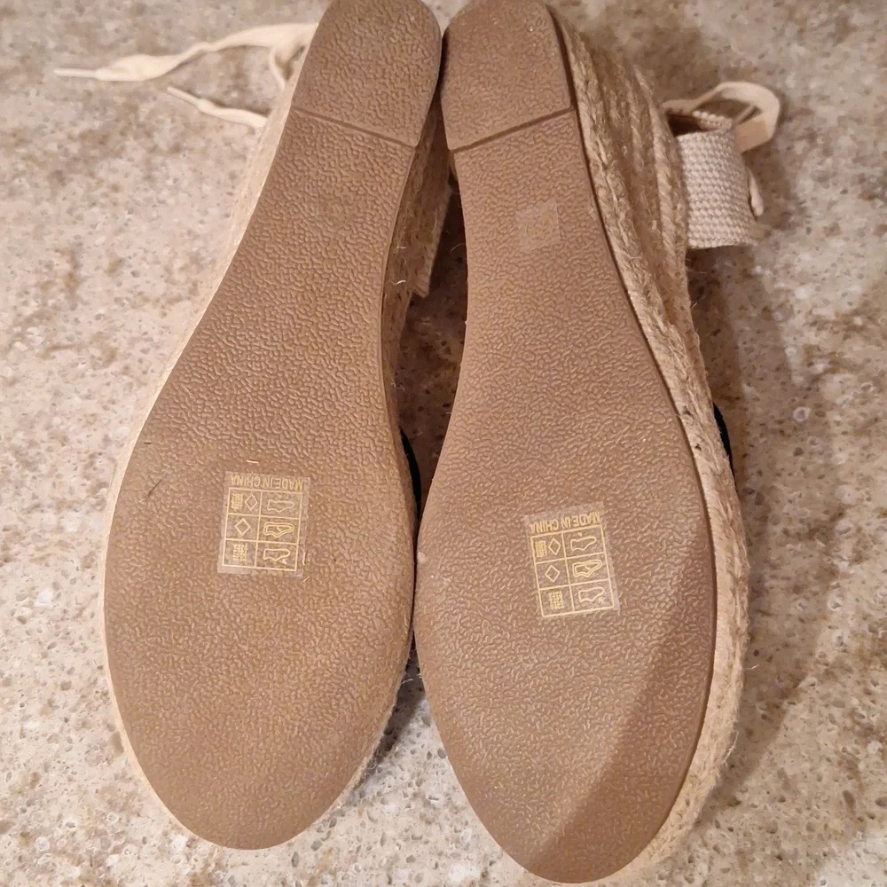 Journey Collection espadrille wedge sandals - Picture 7 of 10